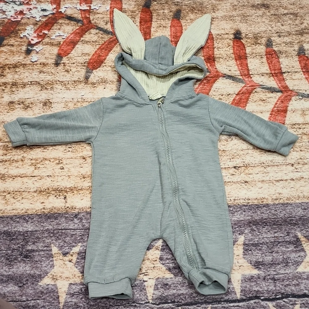 Onesie Bunny - Picture 1 of 5